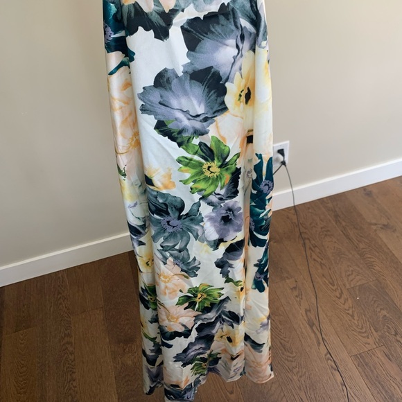 Floral midi dress - Picture 2 of 4